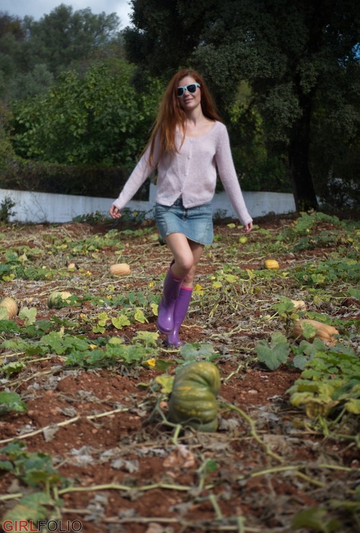 Mia Sollis - Pumpkin Patch - Girlfolio