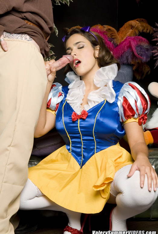 Valery Summer fucked silly while dress up as Snow White cost