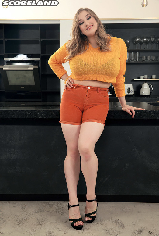 Cheryl Blossom: The Busty Bartender - ScoreLand