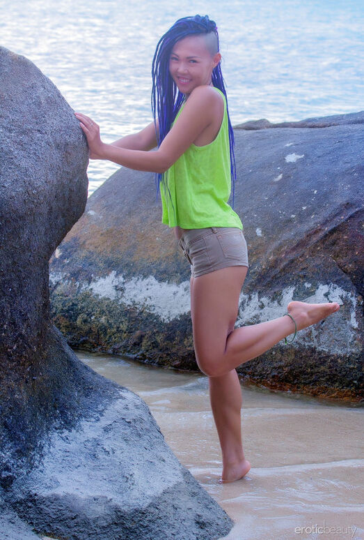 Sweet Julie - Green And Blue - Erotic Beauty