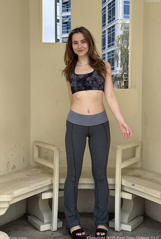 Ophelia - Sporty Splits - FTV Girls