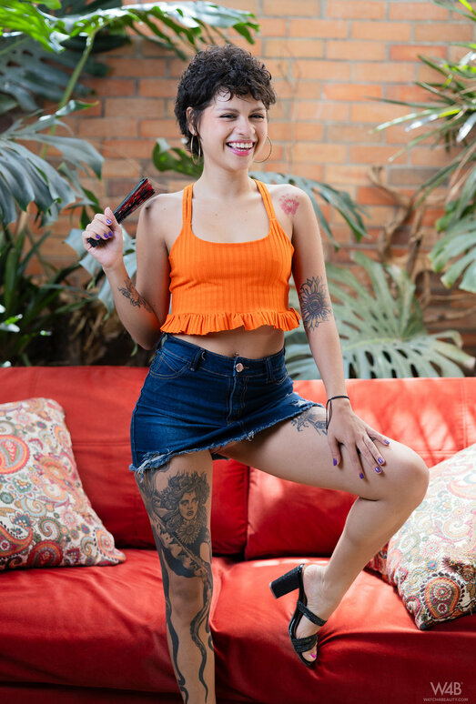 Lilith Baph: Different Look - Watch4Beauty