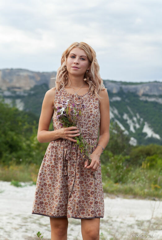 Presenting Claire Shelty - Erotic Beauty