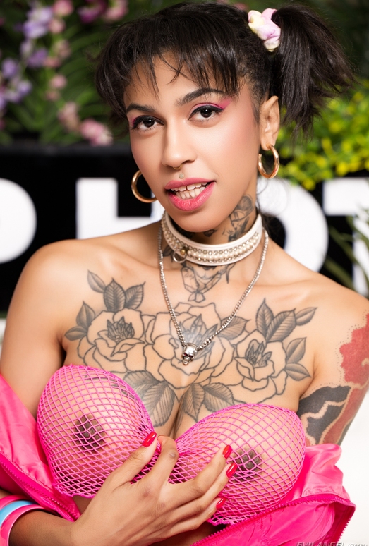 RAVYN ALEXA Deepthroat & Anal Mayhem - Evil Angel