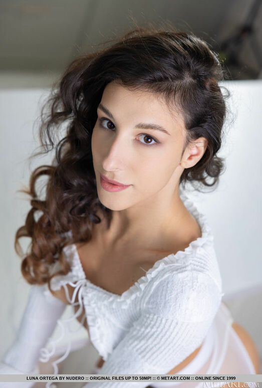 Presenting Luna Ortega 1 - MetArt