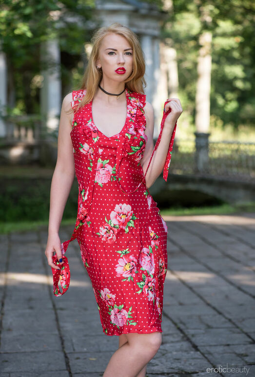 Helene - The Lost Temple - Erotic Beauty