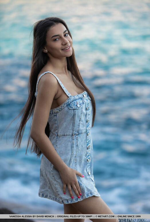 Vanessa Alessia - Surfside Stare - MetArt