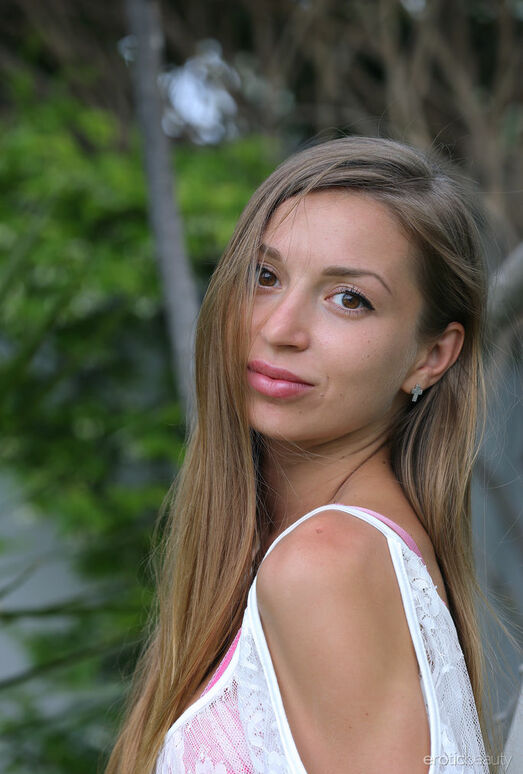 Presenting Leila Mazz - Erotic Beauty