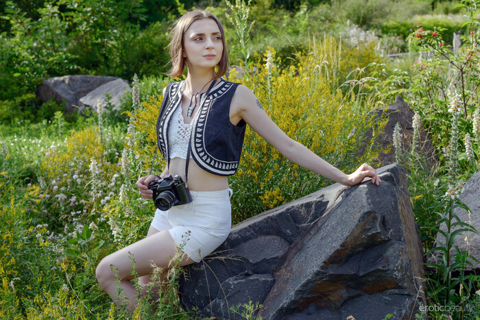 Zhy Zhy - In The Park - Erotic Beauty