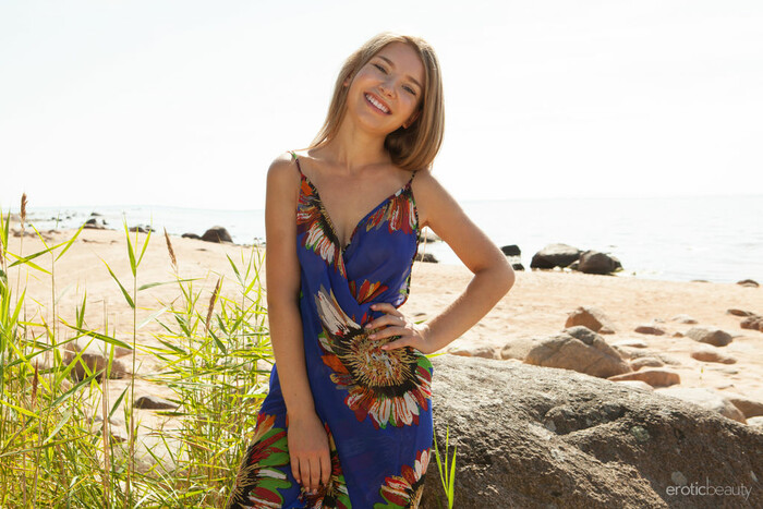 Briana - On The Beach - Erotic Beauty