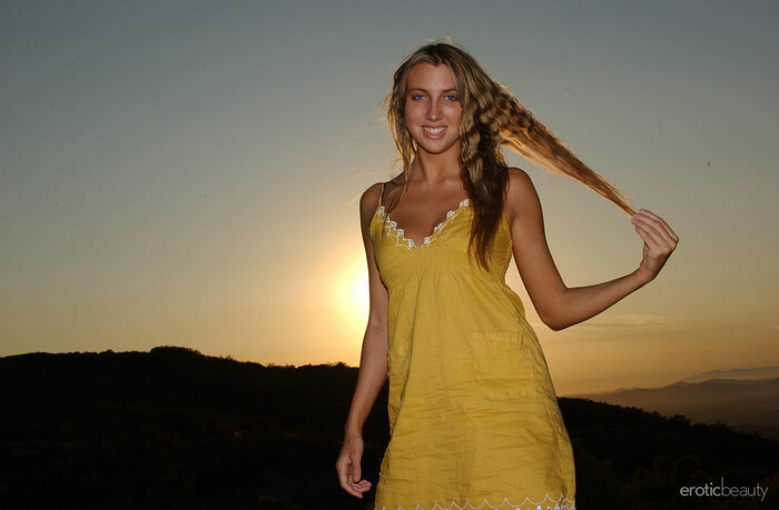 Presenting Stella Luv - Erotic Beauty