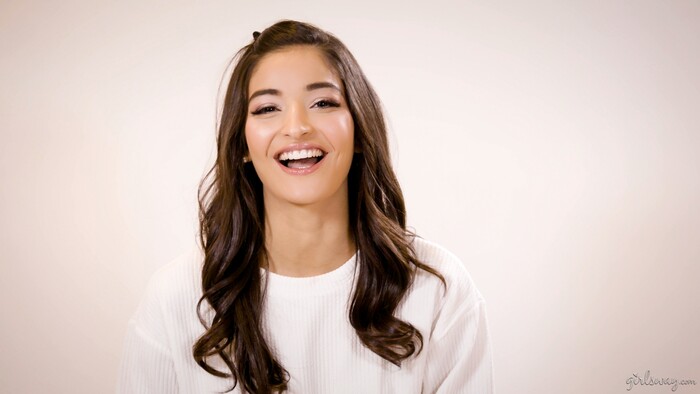 We Like Girls - Emily & Scarlett - Girlsway