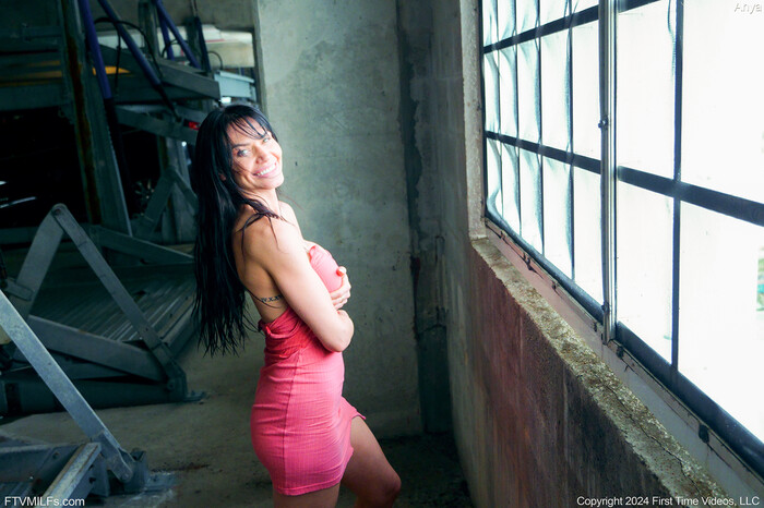 Anya - Sneaky Garage Poses - FTV Milfs